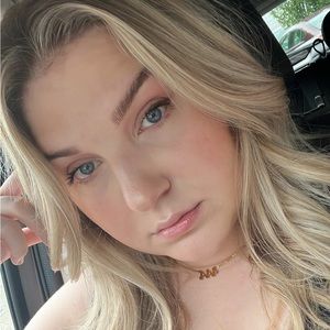 Meet your Posher, Arianna
